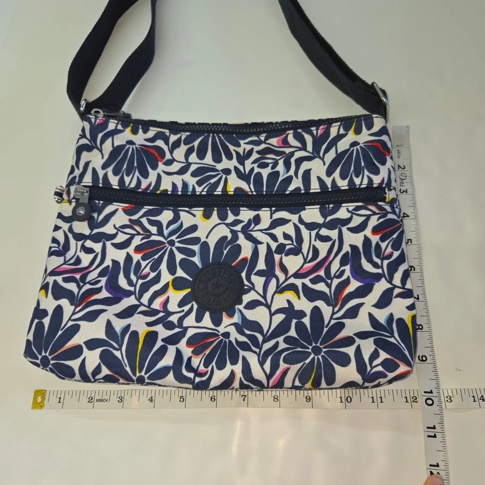 Kipling versatile crossbody